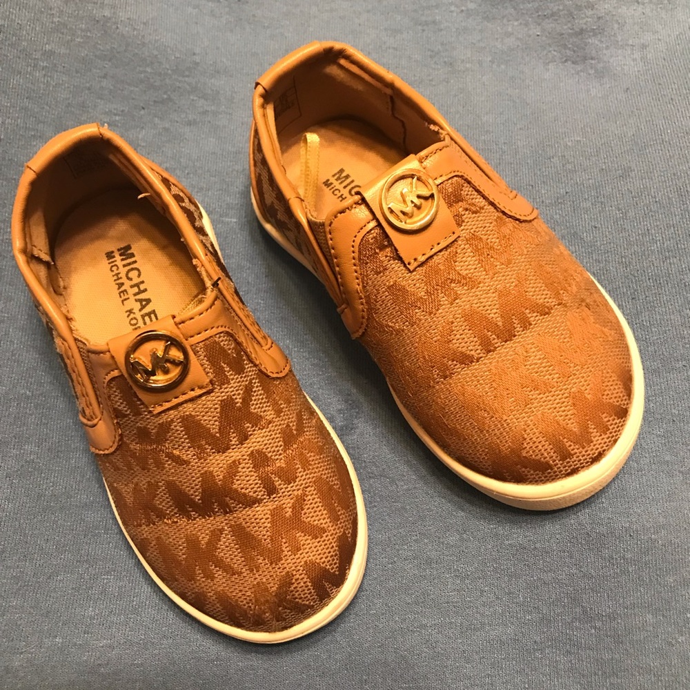 EUC Michael Kors size 6 toddler shoes